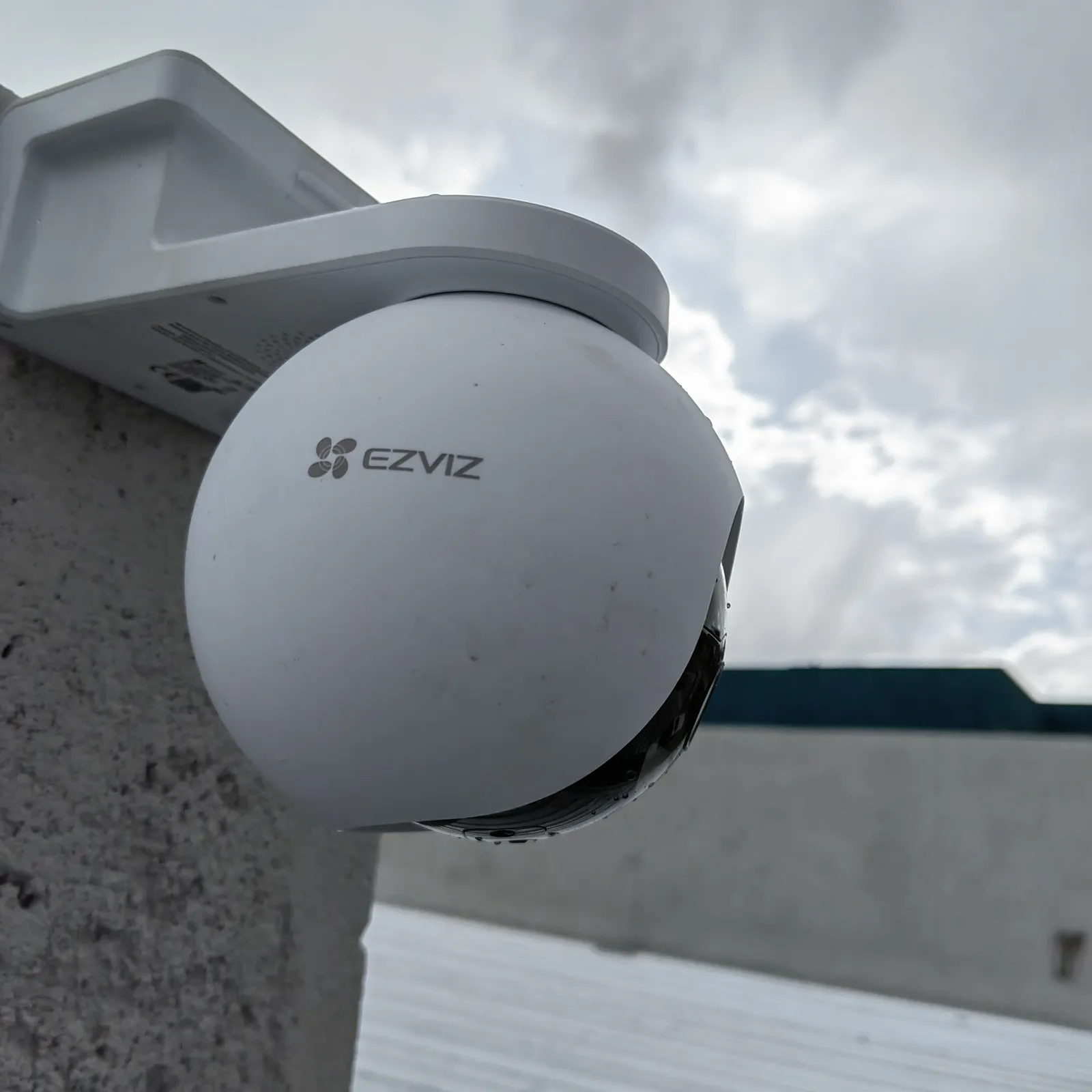 CCTV: EZVIZ pan-and-tilt camera