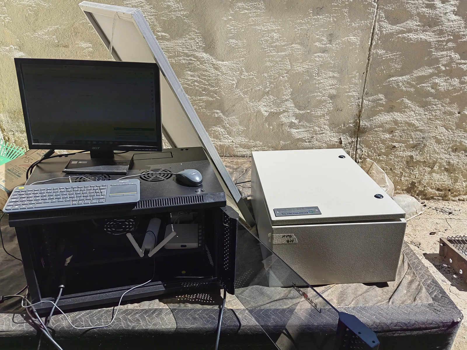 SiMS offline content server: Solar-powered, works without internet